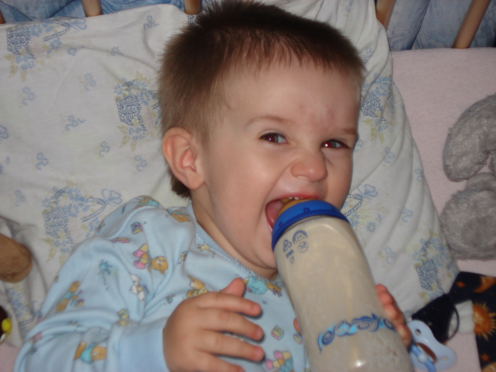 V postýlce